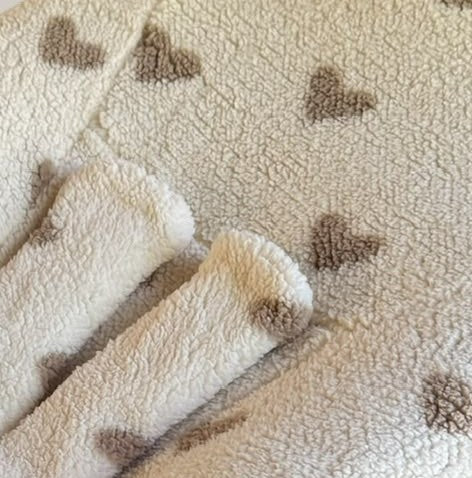 Hoes voor Stokke Tripp Trapp Newborn - teddy creme met bruine hartjes – Lots of Lovie - kraamcadeau