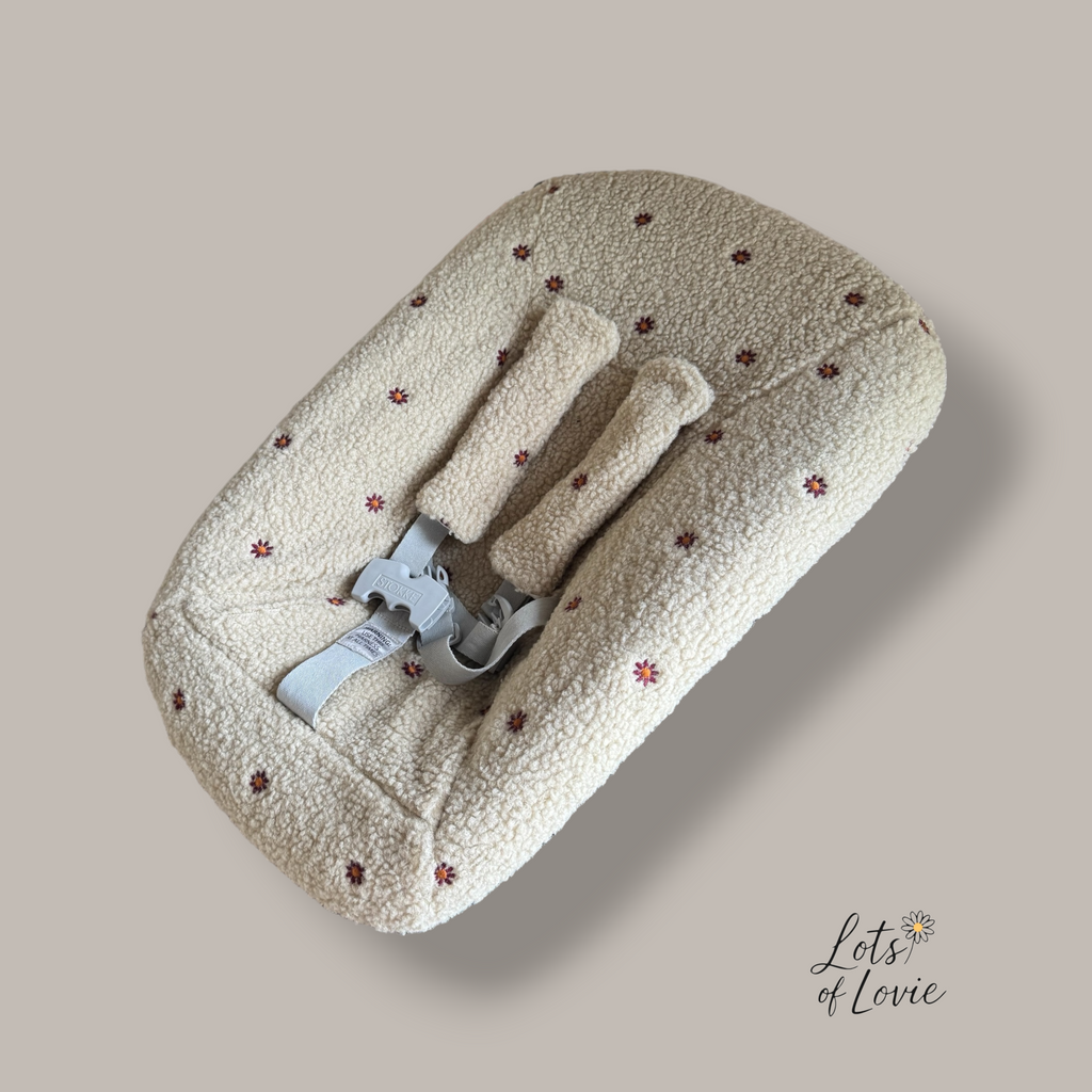 Hoes voor Stokke Tripp Trapp Newborn - teddystof beige met paarse bloemetjes – Lots of Lovie - kraamcadeau