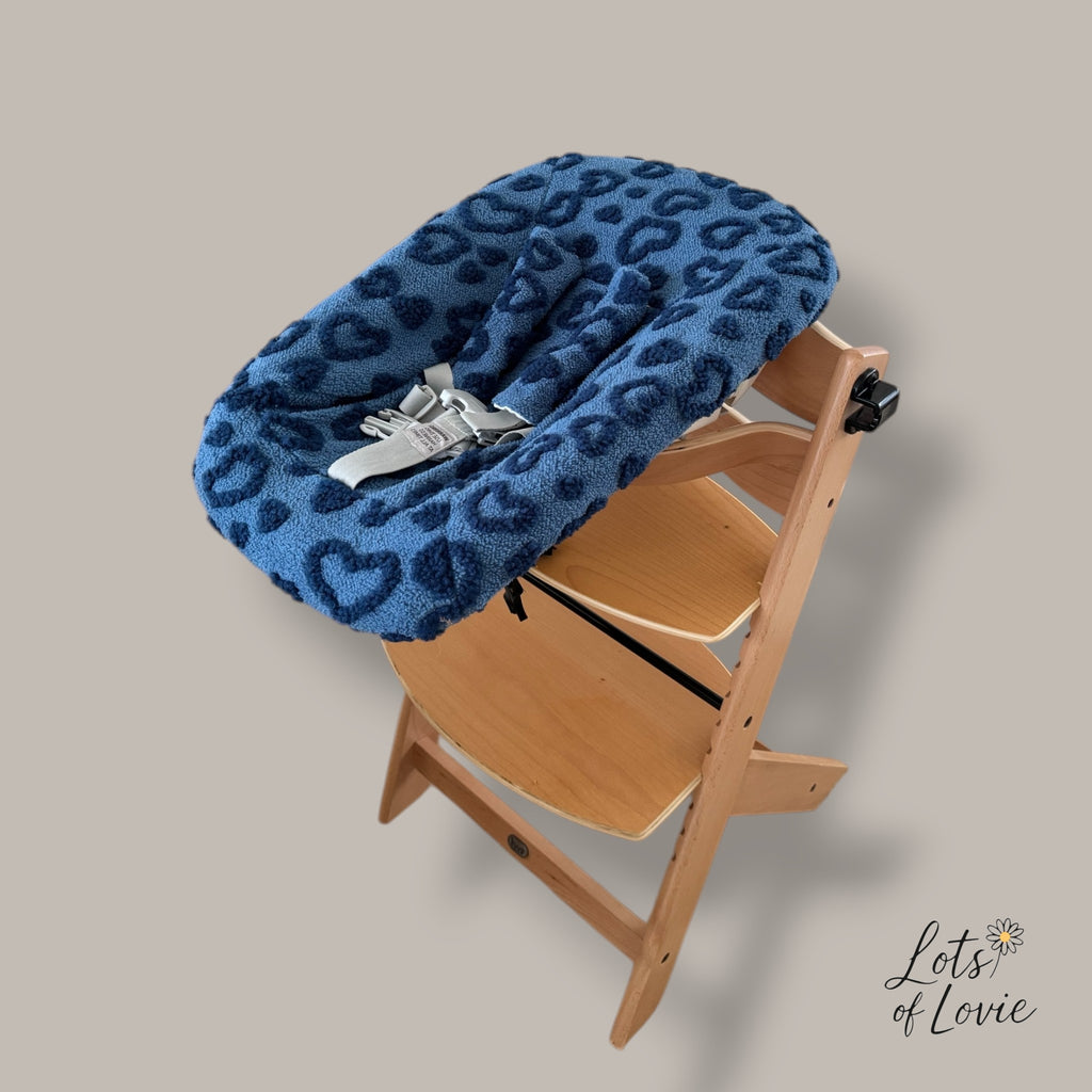 Hoes voor Stokke Tripp Trapp Newborn - teddy/boucle blauw met hartjes – Lots of Lovie - kraamcadeau