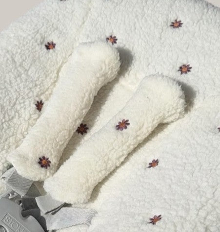 Hoes voor Stokke  tripp trapp Newborn - Teddystof met paarse bloemetjes.